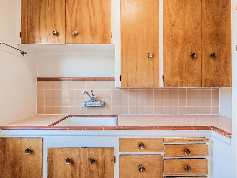Leonard Apartments — Photo 9