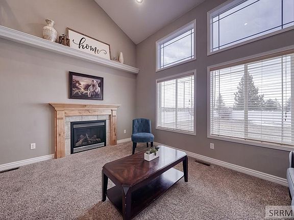 4th image of 1334 Clarence Dr
