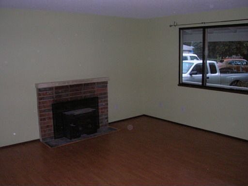 5th image of 12417 NE 77th St