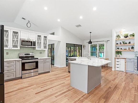 3rd image of 5991 Golden Oaks LN