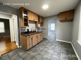 22507 Sharrow Ave, Warren, MI 48089