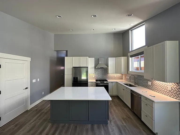 912 Citadel Dr — Photo 18