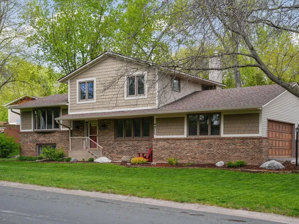 4511 Chatsworth St N, Shoreview, MN 55126