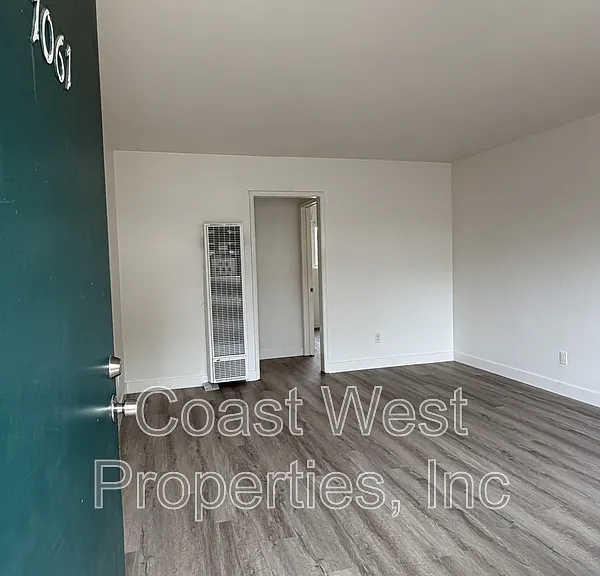 1057-1063 1/2 Missouri St #1061 — Photo 1