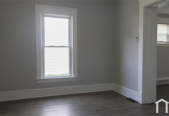 5th image of 10635 Dupont Ave