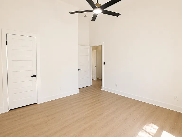 910 Highland Ave — Photo 20
