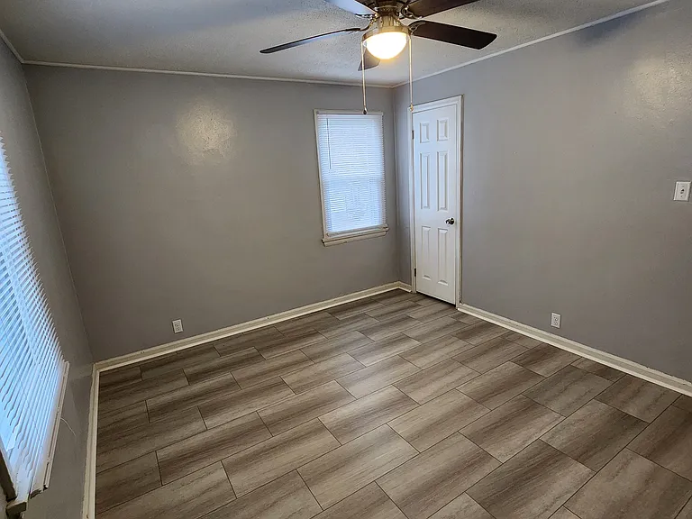 125 Ashwood Ave #B — Photo 5
