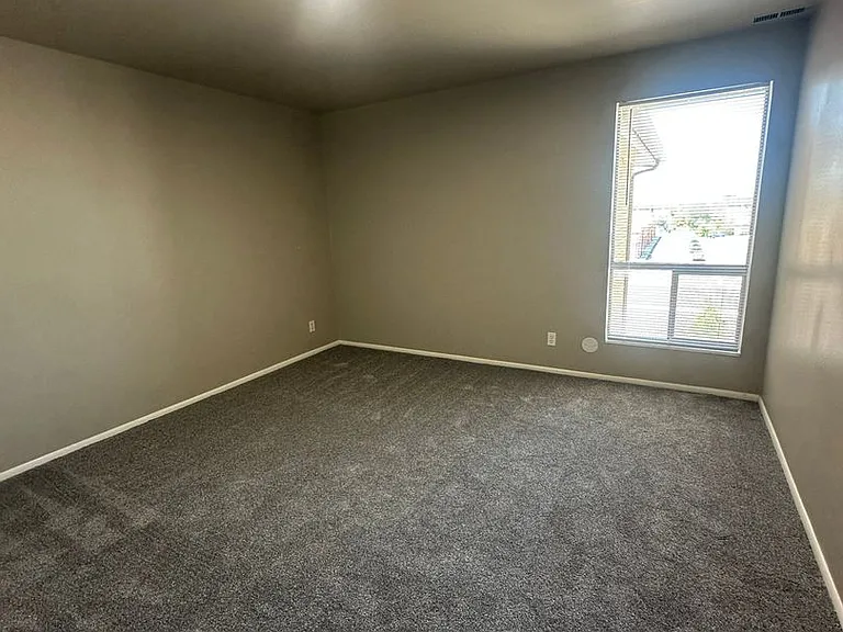 Eastridge — Photo 40