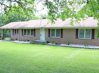 203 Oakwood Dr, Laurens, SC 29360