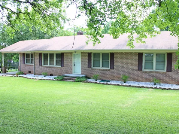203 Oakwood Dr, Laurens, SC 29360