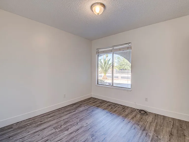 5461 Palmyra Ave — Photo 24