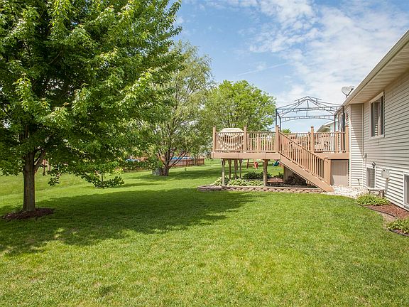 3rd image of 277 Oakbrook Dr