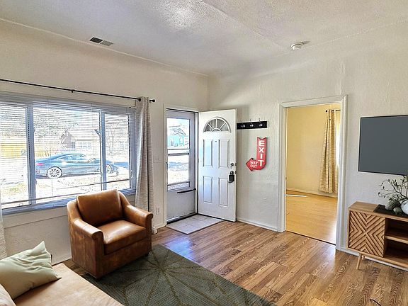 4th image of 504 E Emma St