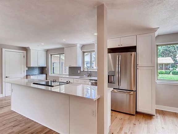 5th image of 2570 Nelson St