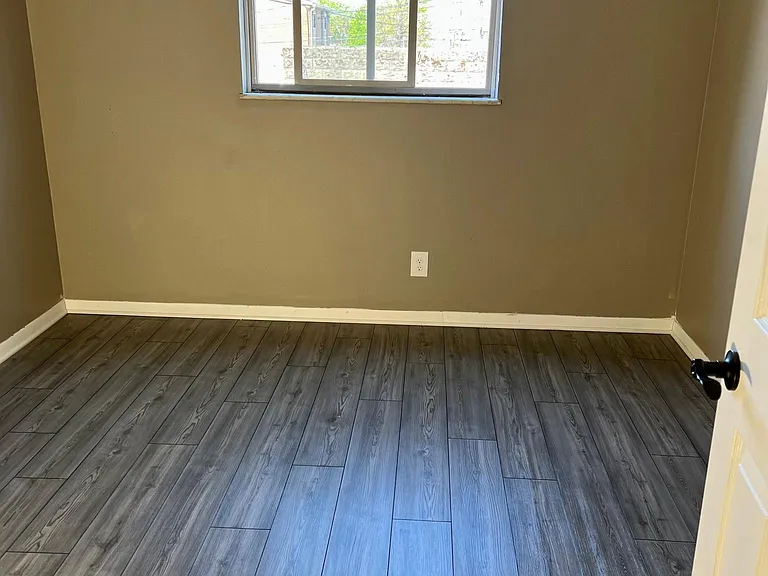 1717 Summit St #1E — Photo 5