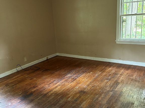 4th image of 1263 Dogwood Ave
