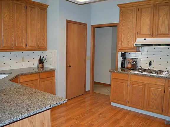 4th image of 625 Hickory Ct