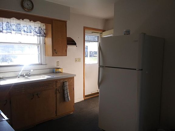 4th image of 3712 Price Dr