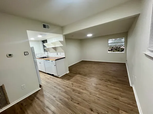 3105 S 1st St APT 204, Austin, TX 78704