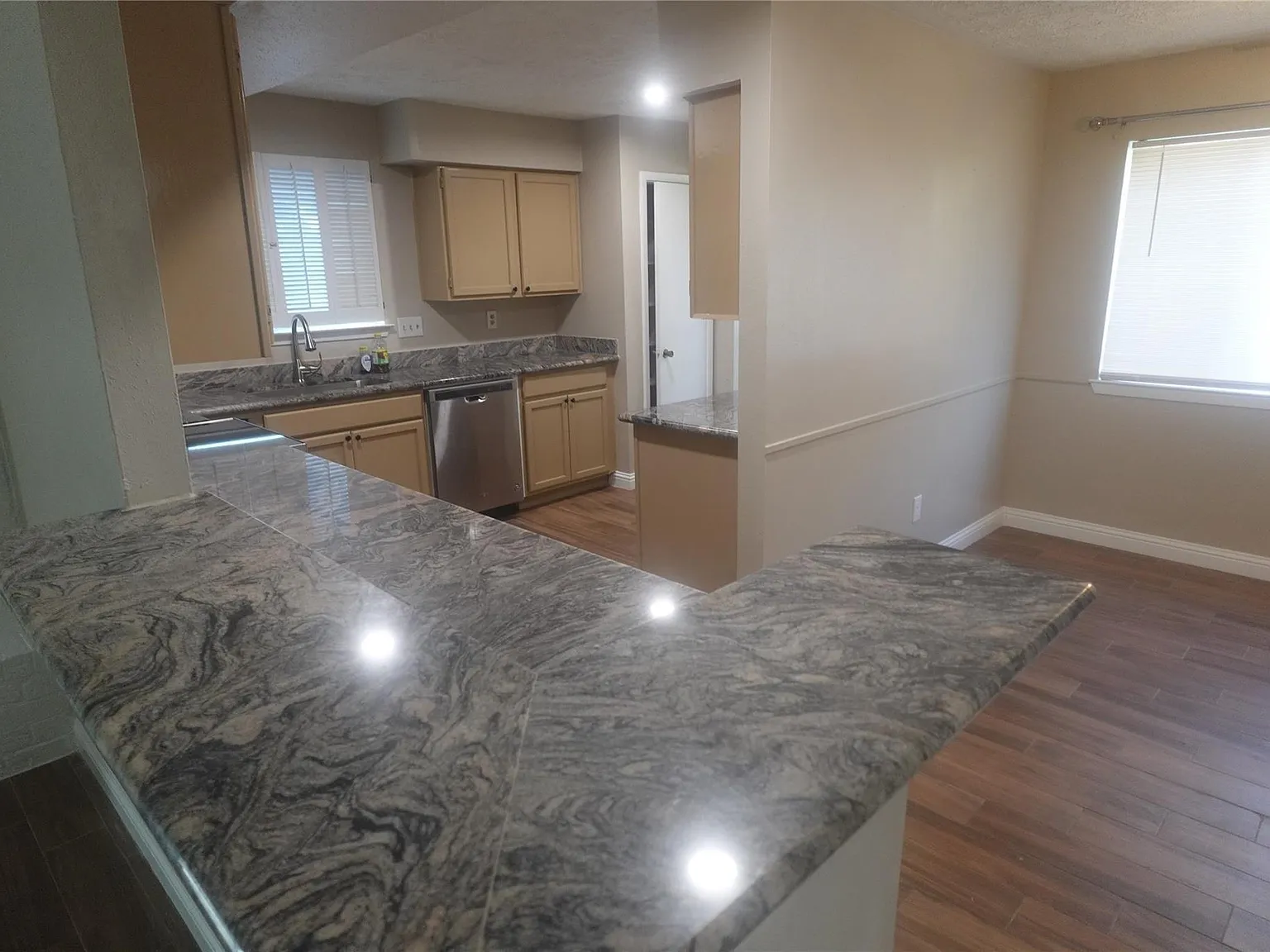 2 bed, 2.0 bath, 1393 sqft, $1,650 — Photo 4