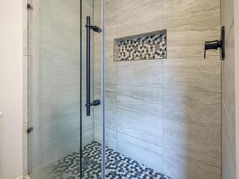 715 Thistlewood Dr — Photo 30