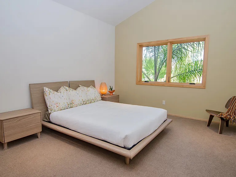 1072 Urania Ave — Photo 24