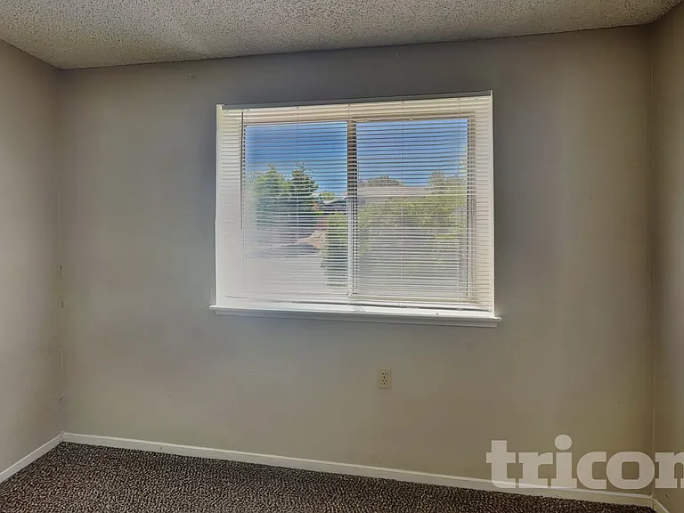 841 Wyoming Ave — Photo 15