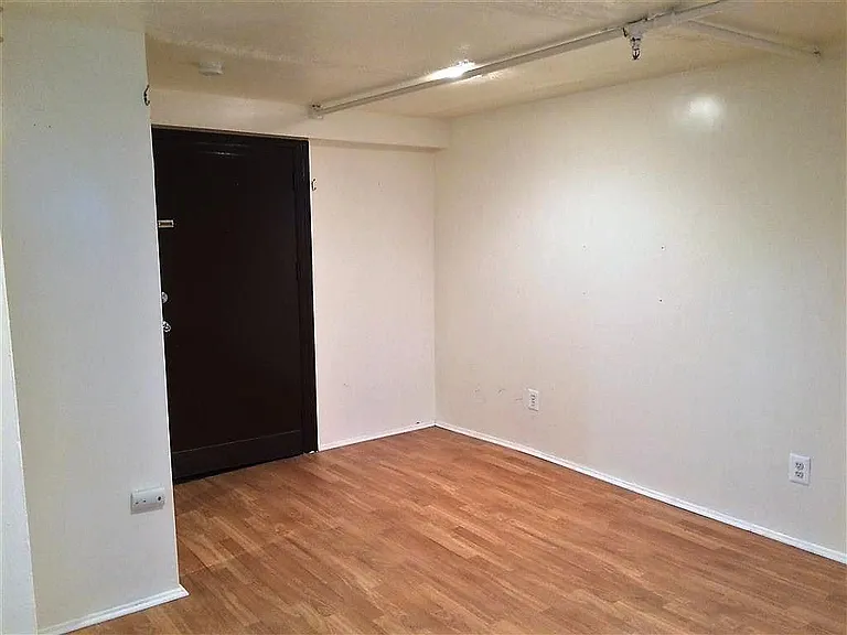 401 New York Ave #18 — Photo 6