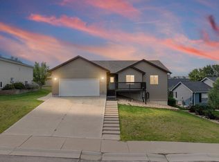 814 Ridgeview St, Belle Fourche, SD 57717