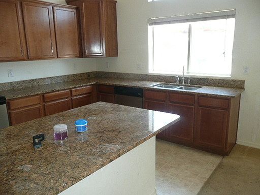 3rd image of 43273 W Estrada St