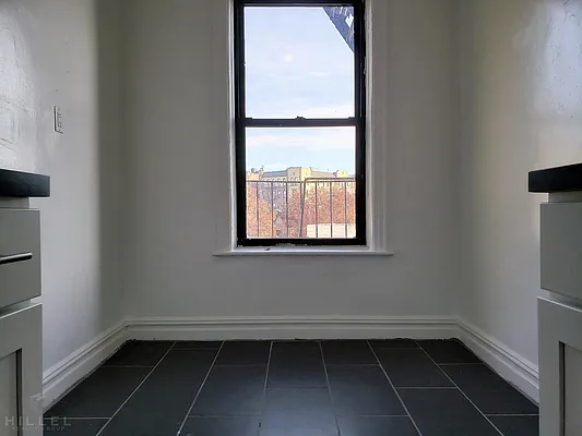 Rented by Hillel Realty Group | media 6