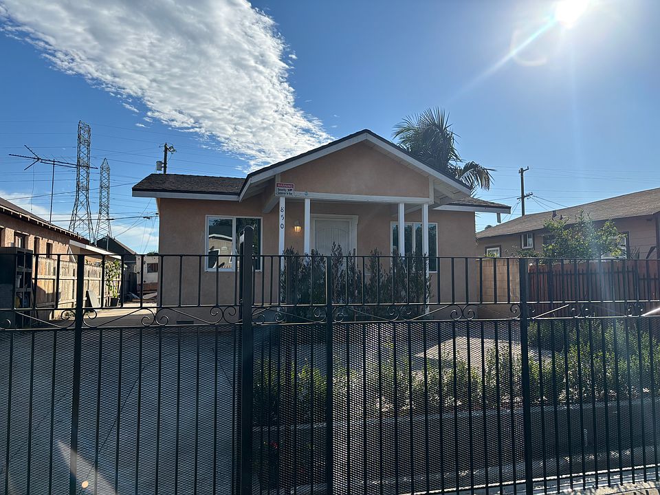 1st image of 850 E 97th St