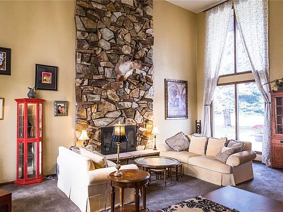 4th image of 2614 Country Ln