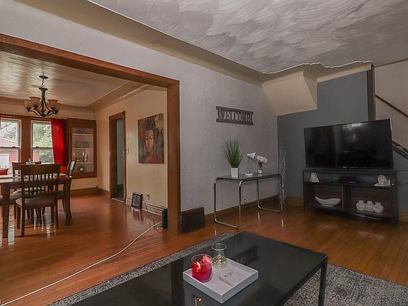 3rd image of 10412 Bernard Ave