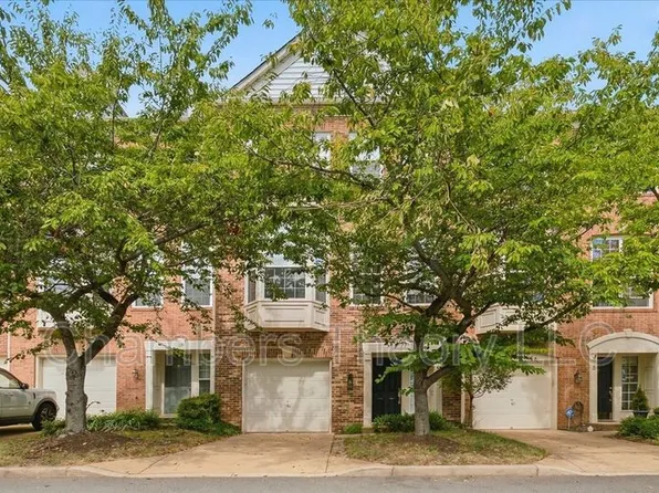 77 Arell Ct, Alexandria, VA 22304