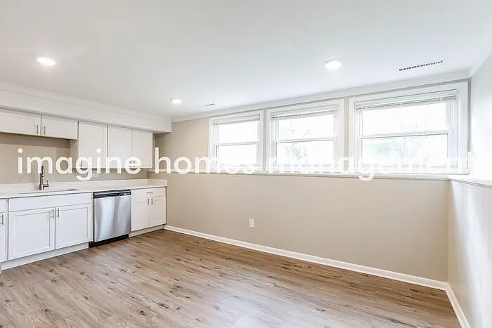 3 bed, 1.5 bath, 1850 sqft, $2,295 — Photo 4
