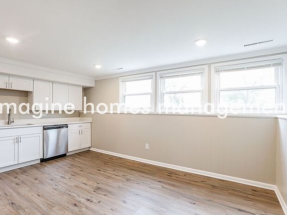 3rd image of 8917 W 101st St