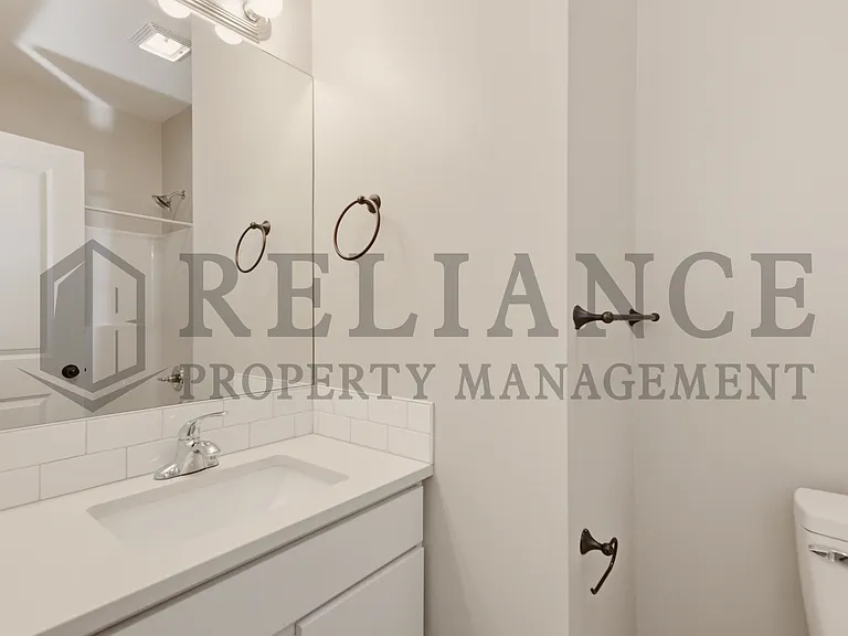 220 W May St — Photo 35