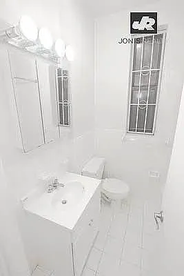 Rented by Jonis Realty | media 12