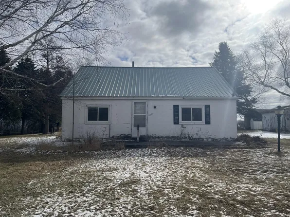 5722 N Wyman Rd, Edmore, MI 48829