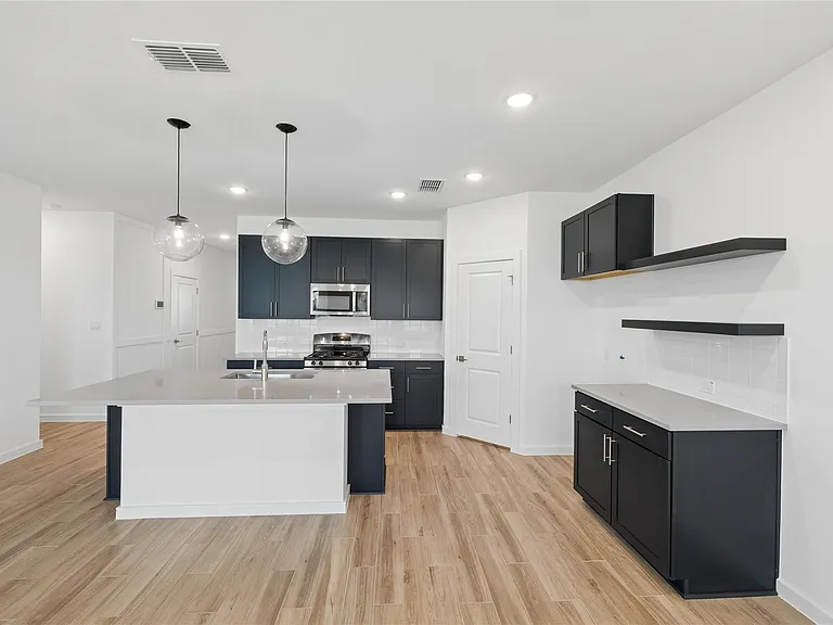556 Day Station Dr — Photo 11