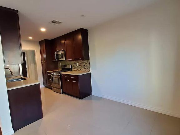 3rd image of 4180 La Salle Ave