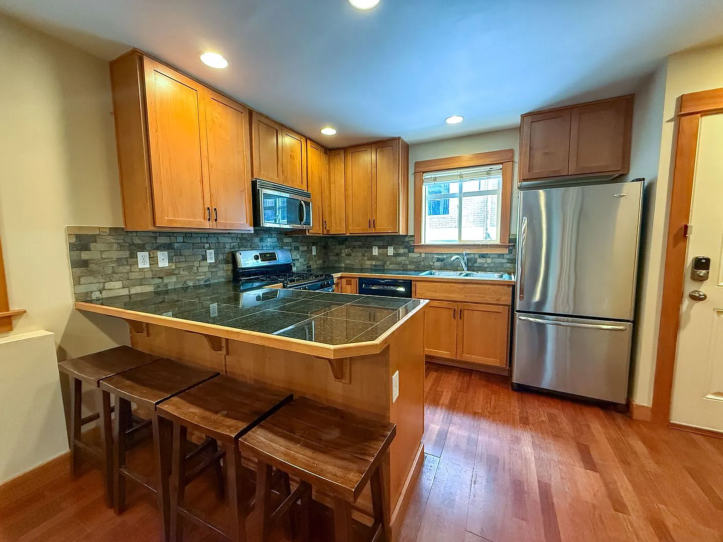 2bd/1.5ba Seattle Condo — Photo 4