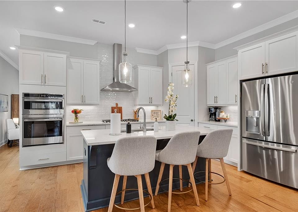 1st image of 4048 Blandford St #197