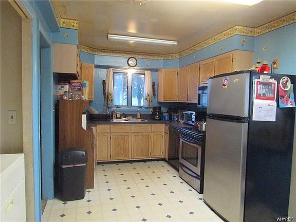 4th image of 22 Steele Cir