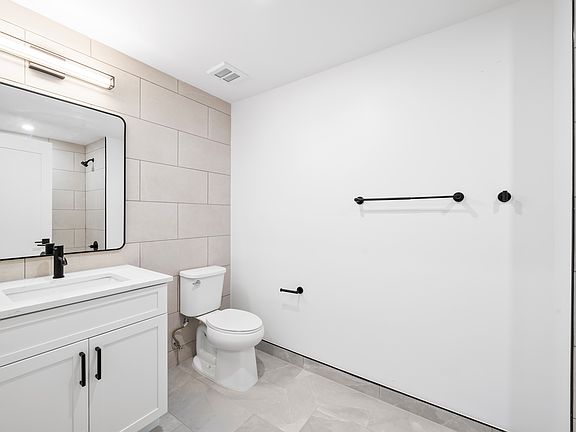 4th image of 3372 Johnston Ave #307