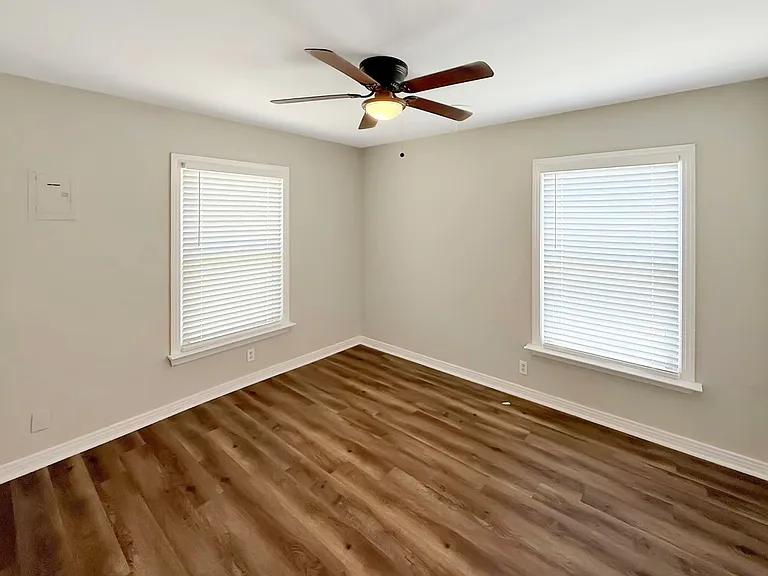 5017 Fairfax St — Photo 11