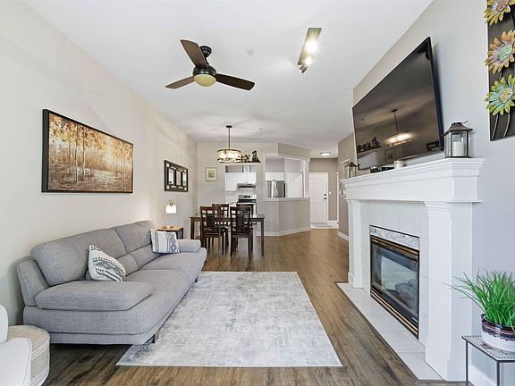 4th image of 3172 Gladwin Rd #415