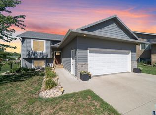 104 Dakota Cir, Valley Springs, SD 57068