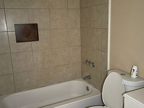5th image of 742 E Irby St